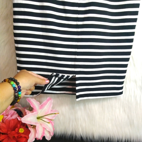 Old Navy Black and White Striped Skirt Size S - Picture 4 of 5